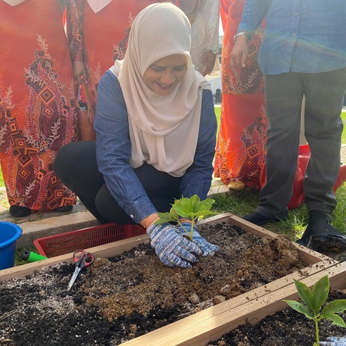 UPM pupuk minat pelajar SMK Seri Gombak dalam bidang AgroSTEM